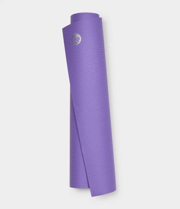 Manduka Prolite® Mat mélytengeri zöld jógaszőnyeg 180 x 61 cm x 4,7 mm Farba: Fialová