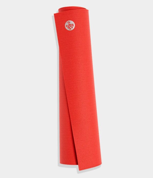 Manduka Prolite® Mat mélytengeri zöld jógaszőnyeg 180 x 61 cm x 4,7 mm Farba: Červená