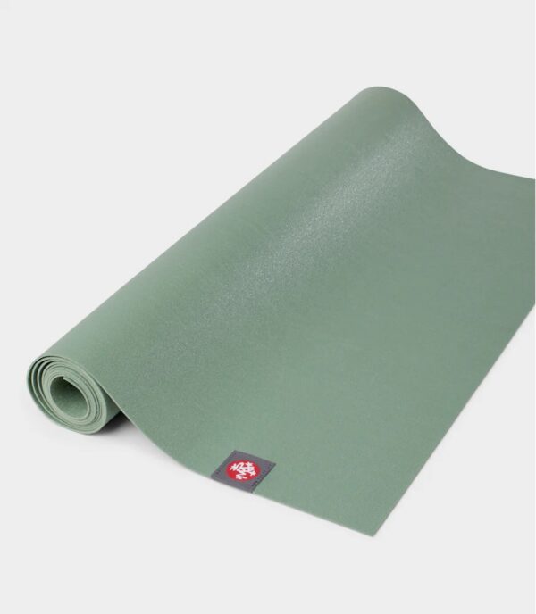 Manduka eKO Superlite™ Leaf Green utazó jógaszőnyeg 180 x 61 cm x 1,5 mm