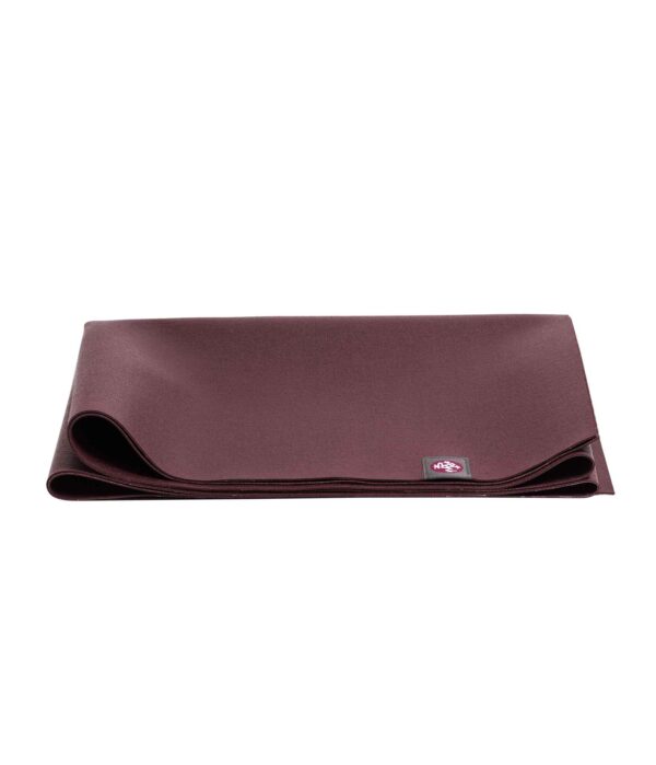 Manduka eKO Superlite ™ Acai utazó jógaszőnyeg 180 x 61 cm x 1,5 mm