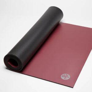 Manduka GRP® ADAPT YOGA MAT csúszásgátló PU felületű gumi jógaszőnyeg 180 x 66 cm x 5 mm Szín: Piros