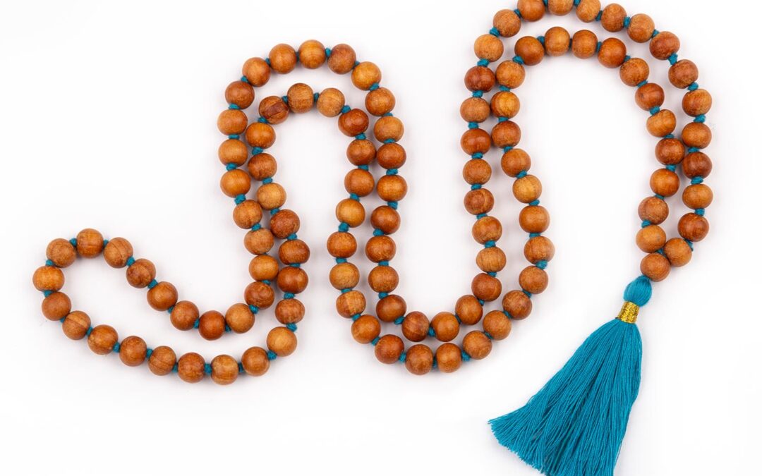 Bodhi Yoga Bodhi Mala nyaklánc szantálfa illattal és színes bojttal 108 gyönggyel Szín: Türkiz