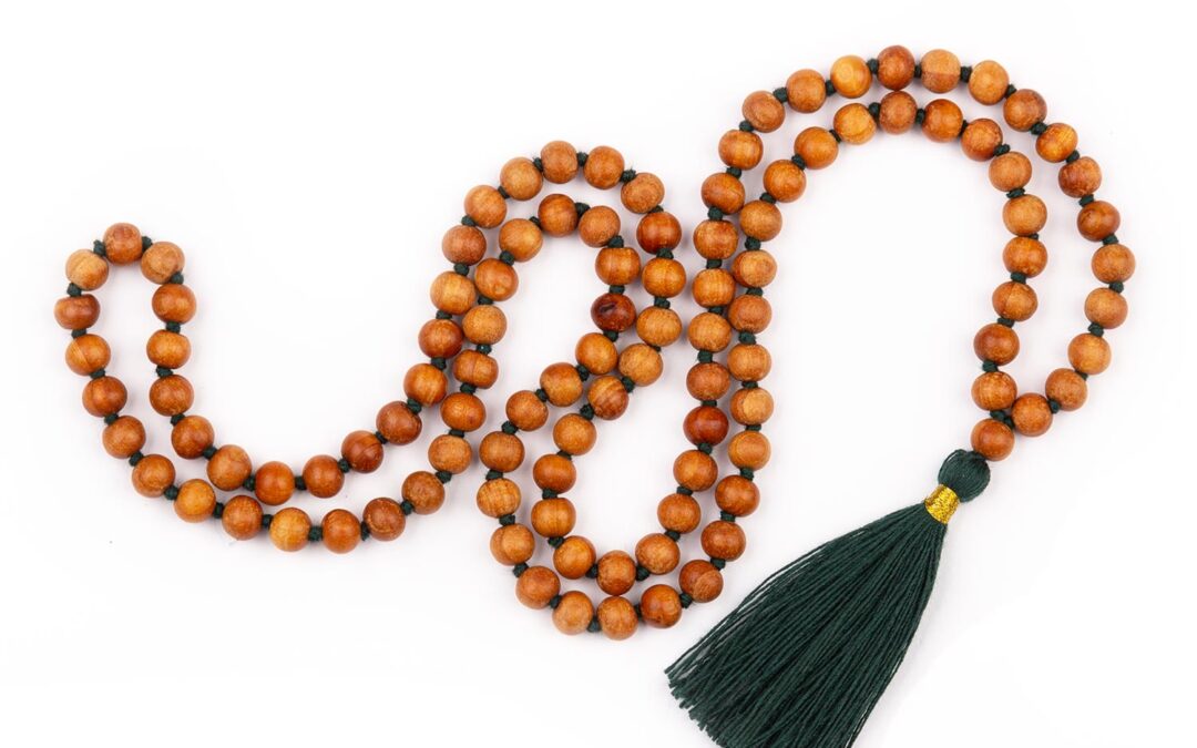 Bodhi Yoga Bodhi Mala nyaklánc szantálfa illattal és színes bojttal 108 gyönggyel Szín: Zöld