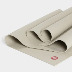 Manduka Prolite® Mat mélytengeri zöld jógaszőnyeg 180 x 61 cm x 4,7 mm Szín: Sand