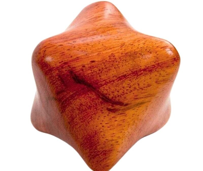 Bodhi Yoga Bodhi „Prisma” keményfa masszázskészülék 5,5 x 5,5 cm
