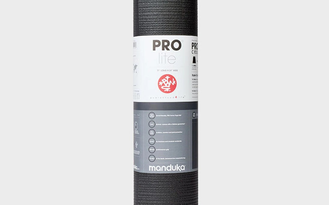 Manduka Prolite® Mat Long & Wide Black fekete jógaszőnyeg 200 x 76 cm x 4,7 mm