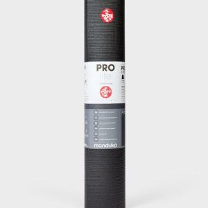 Manduka Prolite® Mat Long & Wide Black fekete jógaszőnyeg 200 x 76 cm x 4,7 mm