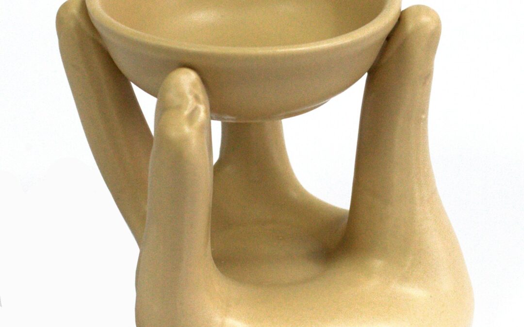 Ancient wisdom Kerámia aromalámpa Segítő kéz formában 12 cm Szín: Barna