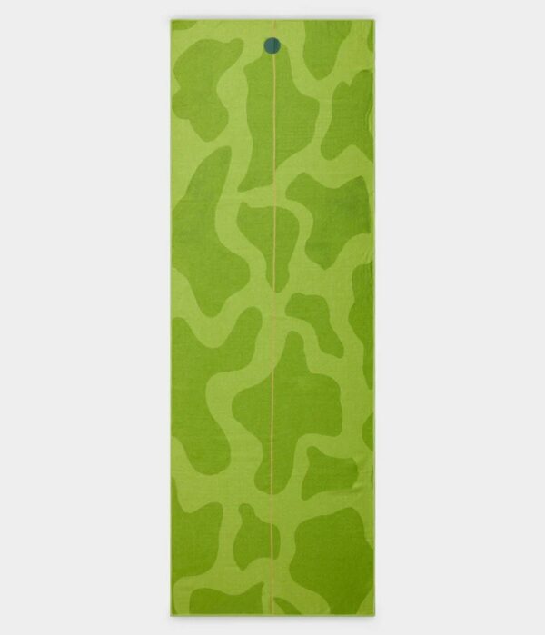 Manduka Yogitoes Premium csúszásmentes jógatörölköző 180 x 61 cm Szín: Forrest Gerry Lopez