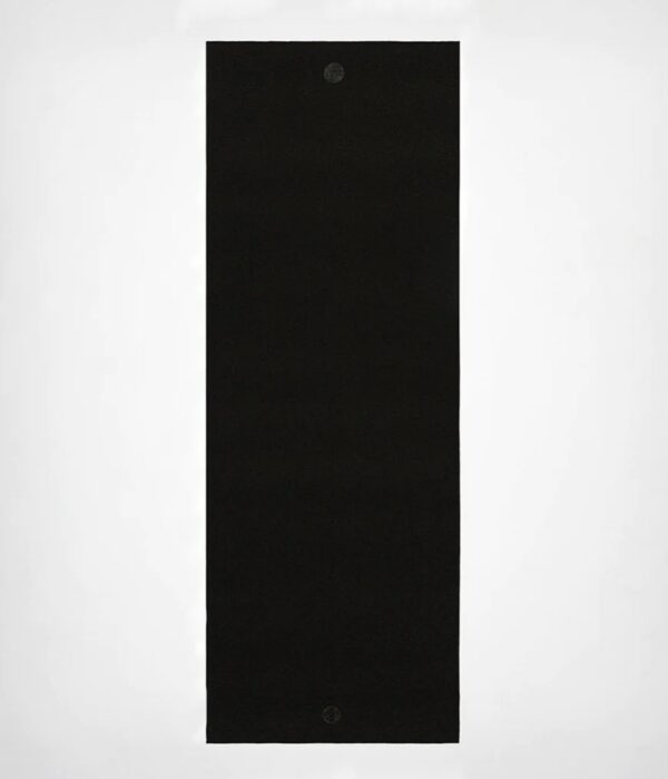 Manduka Yogitoes Premium csúszásmentes jógatörölköző 180 x 61 cm Szín: Fekete