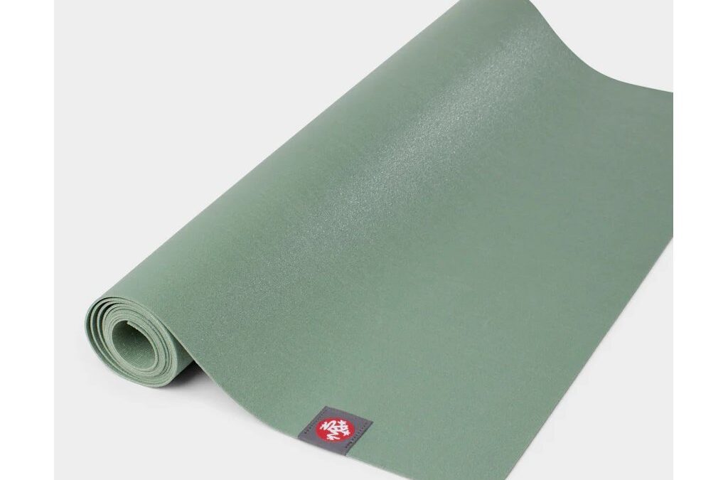 Manduka eKO Superlite™ utazó jógaszőnyeg 180 x 61 cm x 1,5 mm Szín: Zöld