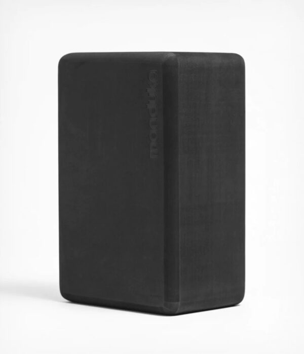Manduka újrahasznosított hab jógablokk 23x15x10 cm Szín: Thunder (szürke)