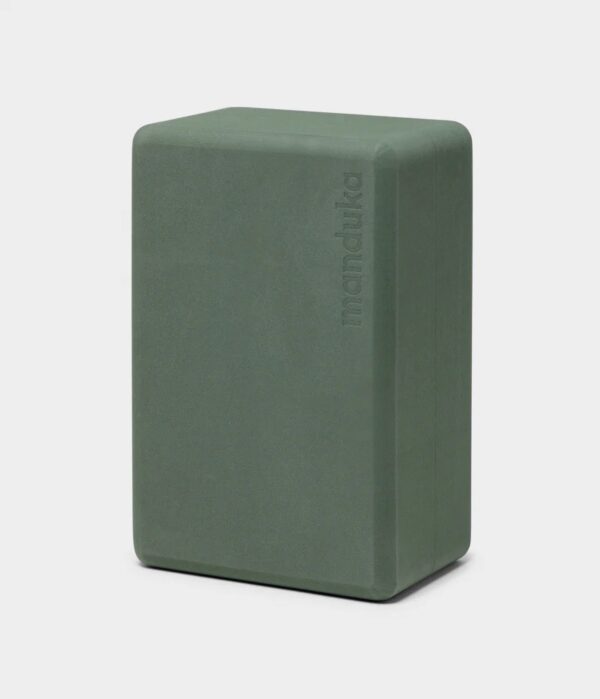 Manduka újrahasznosított hab jógablokk 23x15x10 cm Szín: Sötétzöld