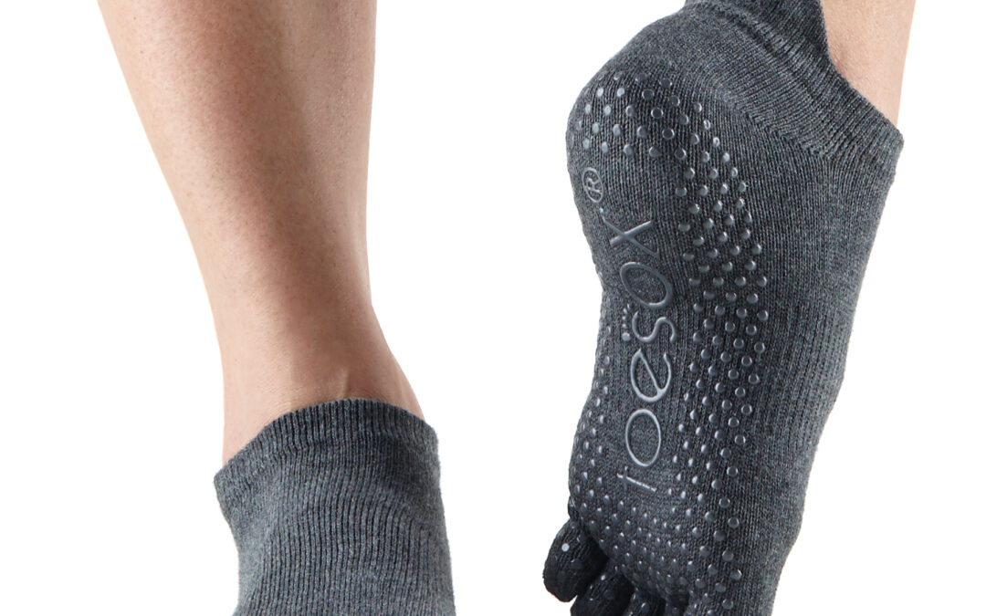 ToeSox Fulltoe Low Rise csúszásmentes zokni Szénszürke Méret: L 43-45