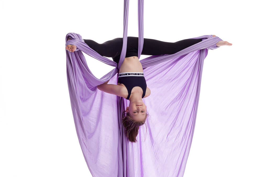 Aerialsilks Aerial Yoga JUST Perfect Set háló és karabiner szett Fly és Aerial jógához, gyermekek számára – 7 m Szín: lila