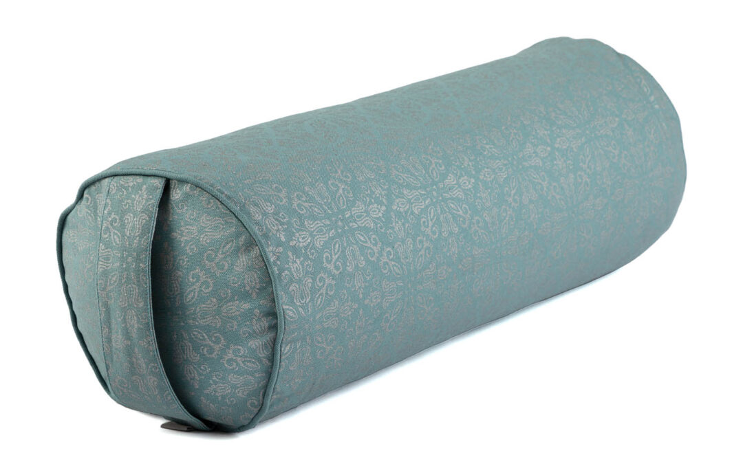 Bodhi Yoga Bodhi Maharaja Yoga Bolster Maharaja Collection 65 x 23 cm Szín: Mineral Blue + Silver, Töltelék: Tönköly