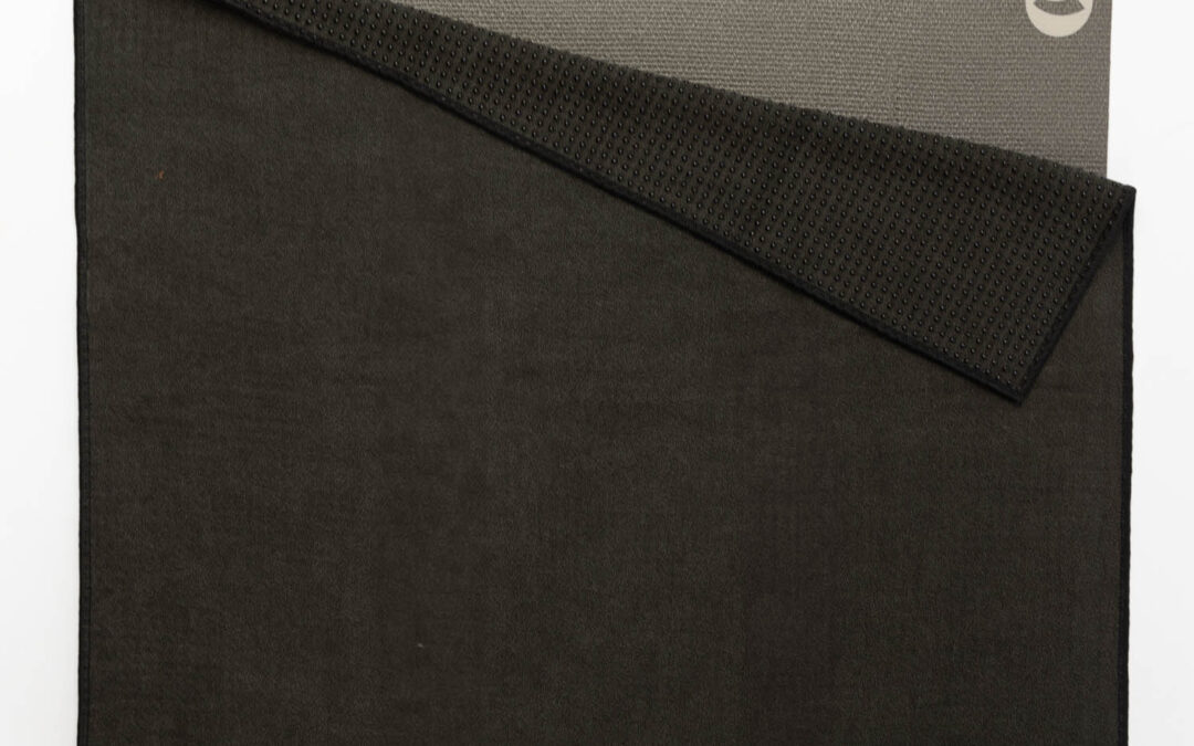 Bodhi Yoga Bodhi jóga törölköző GRIP Asana 183 x 61 cm Szín: Antracit (szürke)