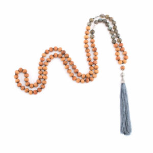 Bodhi Yoga Bodhi Mala nyaklánc szantálfa ilattal / labradorit / rock kristály szürke bojttal, 108 gyöngy