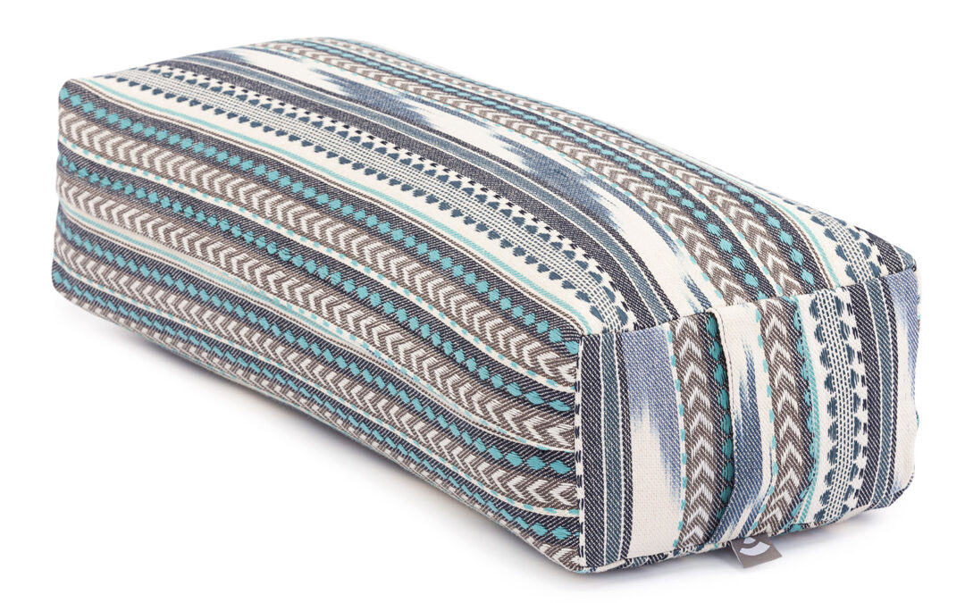 Bodhi Yoga Bodhi Salamba Bolster jógához ETHNO cseppgyűjtemény 100% pamut 64 x 25 cm Farba: Čierna,biela,modrá