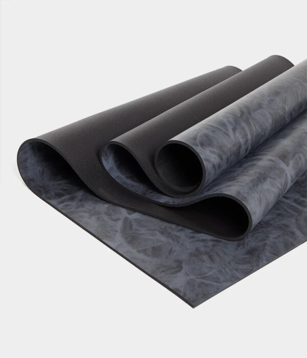 Manduka GRP® ADAPT YOGA MAT csúszásgátló PU felületű gumi jógaszőnyeg 180 x 66 cm x 5 mm Szín: Black Marbled