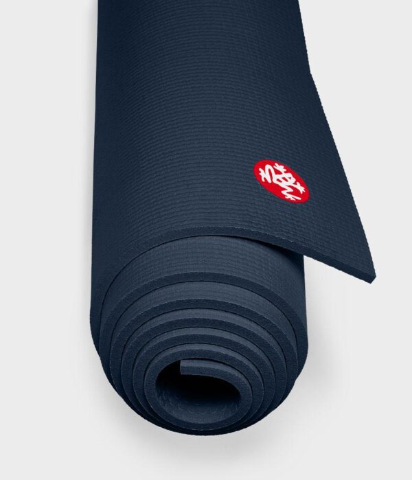 Manduka Pro Mat 6mm jógaszőnyeg - különböző színekben Szín: Sötétkék