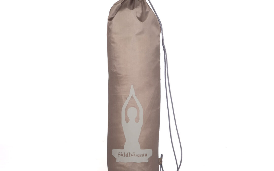 Bodhi Yoga Bodhi Easy Bag vízálló táska jógaszőnyegre70 x Ø 17 cm Szín: Barna